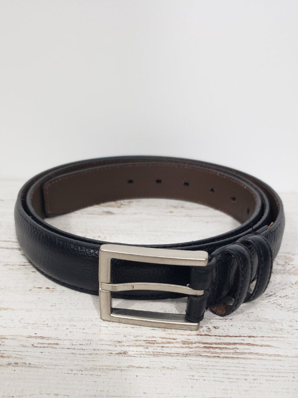 Black Leather Belt  Men's Size 50-52  Silver Buckle excellent condition